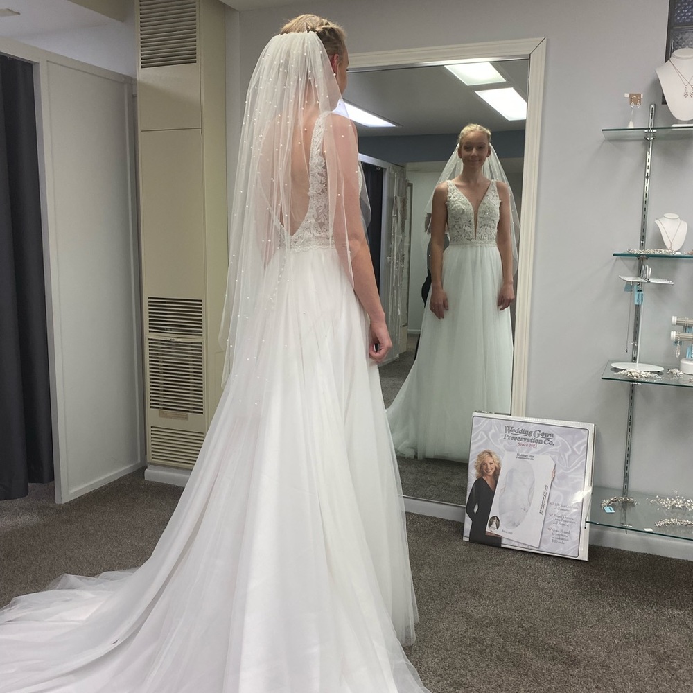 Brand new Mori Lee Wedding Dress - Picture 6 of 6